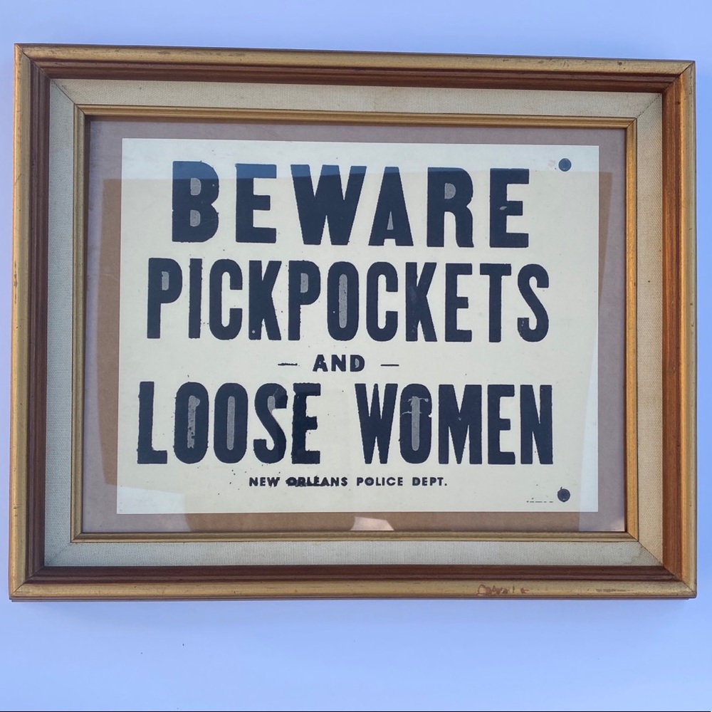 Beware of pickpockets sign